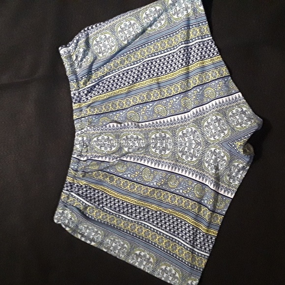 Bobbie Brooks Bohemian Style Soft Shorts Size small - Picture 2 of 2